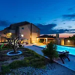 ヴィラ Olive Garden Zadarvillas Pristeg