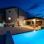 ヴィラ Olive Garden Zadarvillas Pristeg